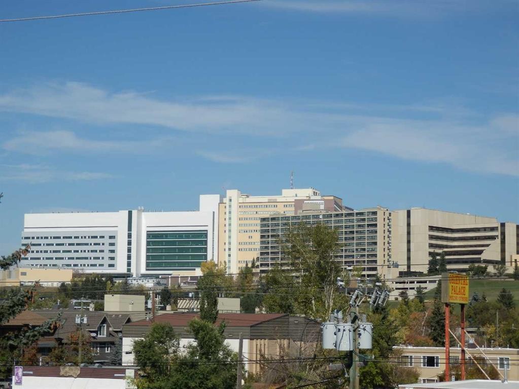 6348 Bowmont Crescent Nw, Calgary, AB - Outdoor With View