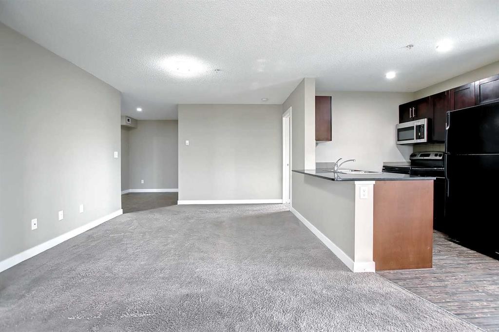 301-355 Taralake Way Ne, Calgary, AB - Indoor Photo Showing Kitchen