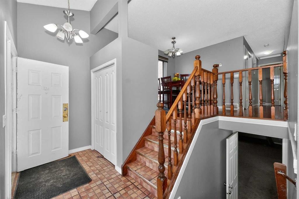 6910 26 Avenue Ne, Calgary, AB - Indoor Photo Showing Other Room