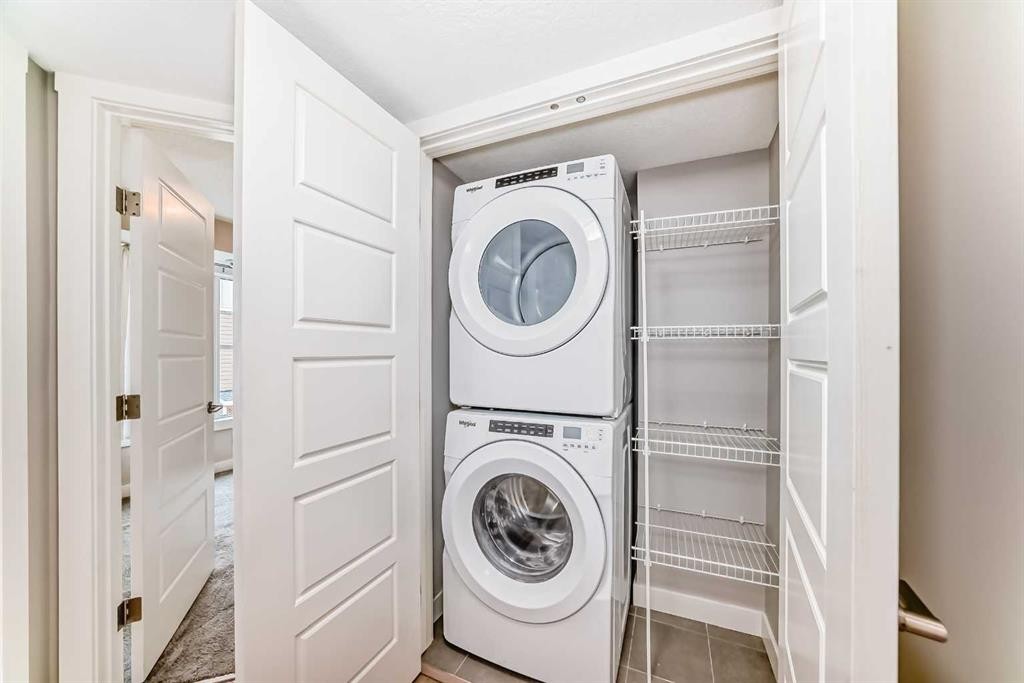 647 Cranbrook Walk Se, Calgary, AB - Indoor Photo Showing Laundry Room