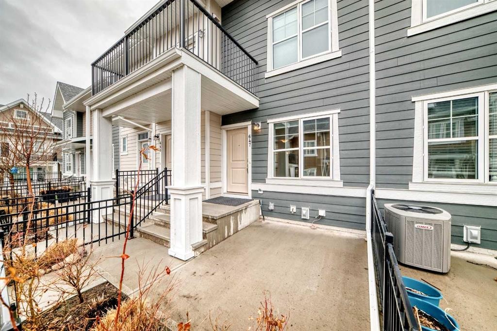 647 Cranbrook Walk Se, Calgary, AB - Outdoor