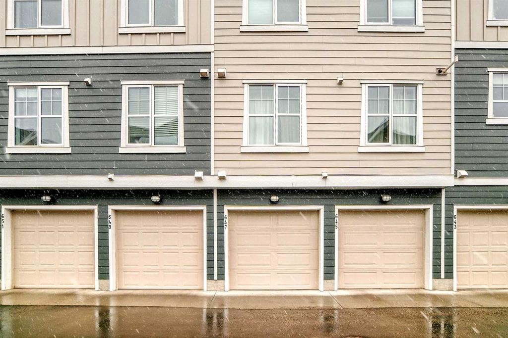 647 Cranbrook Walk Se, Calgary, AB - Outdoor With Exterior
