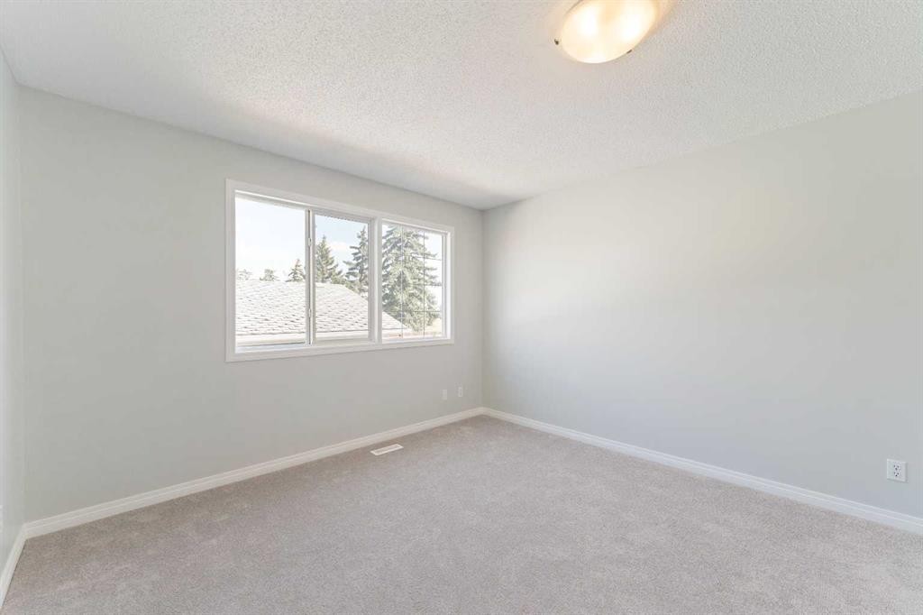 6808 Rundlehorn Drive Ne, Calgary, AB - Indoor Photo Showing Other Room