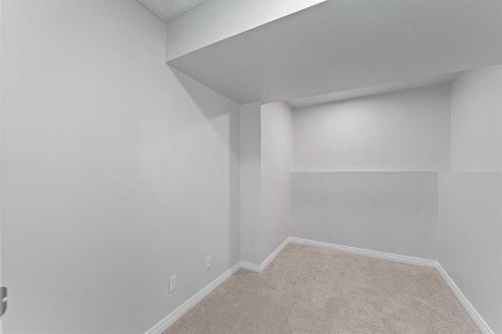 6808 Rundlehorn Drive Ne, Calgary, AB - Indoor Photo Showing Other Room