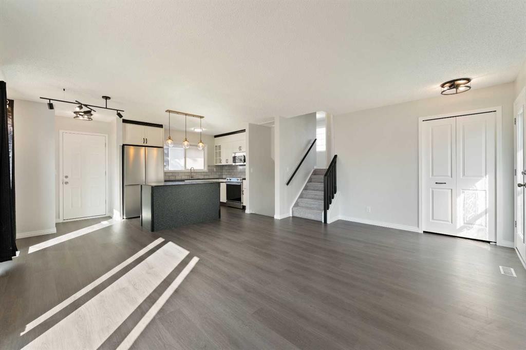 6808 Rundlehorn Drive Ne, Calgary, AB - Indoor