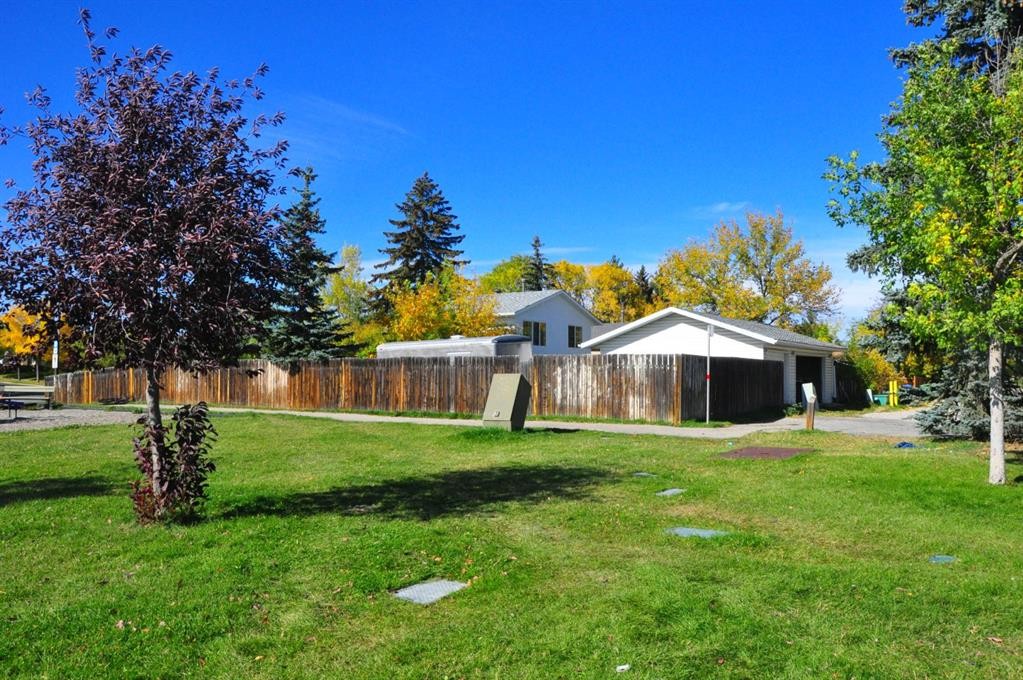 6808 Rundlehorn Drive Ne, Calgary, AB - Outdoor