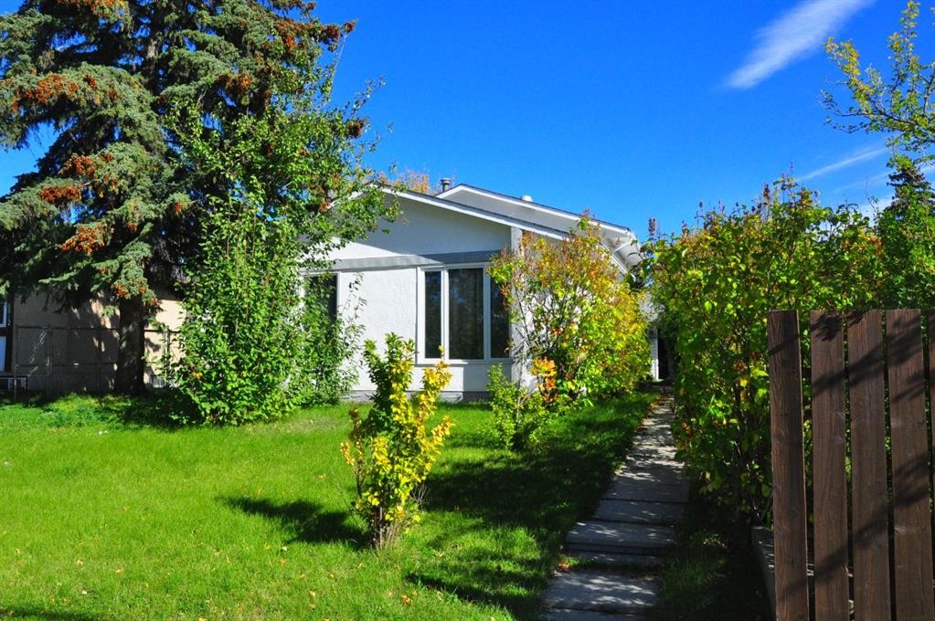 6808 Rundlehorn Drive Ne, Calgary, AB - Outdoor
