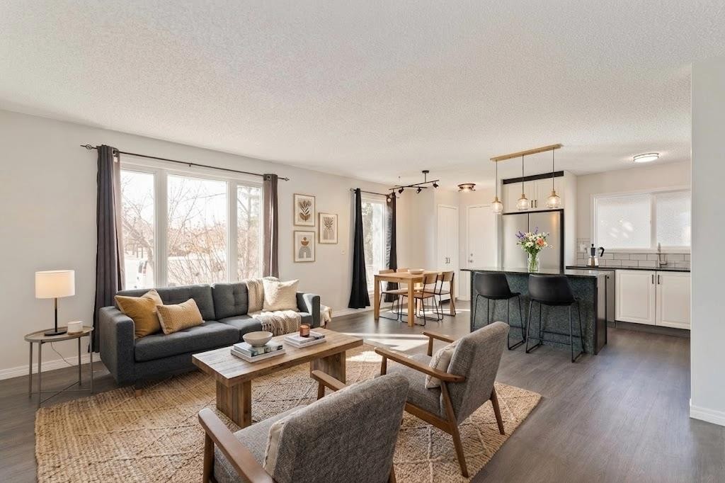6808 Rundlehorn Drive Ne, Calgary, AB - Indoor Photo Showing Living Room
