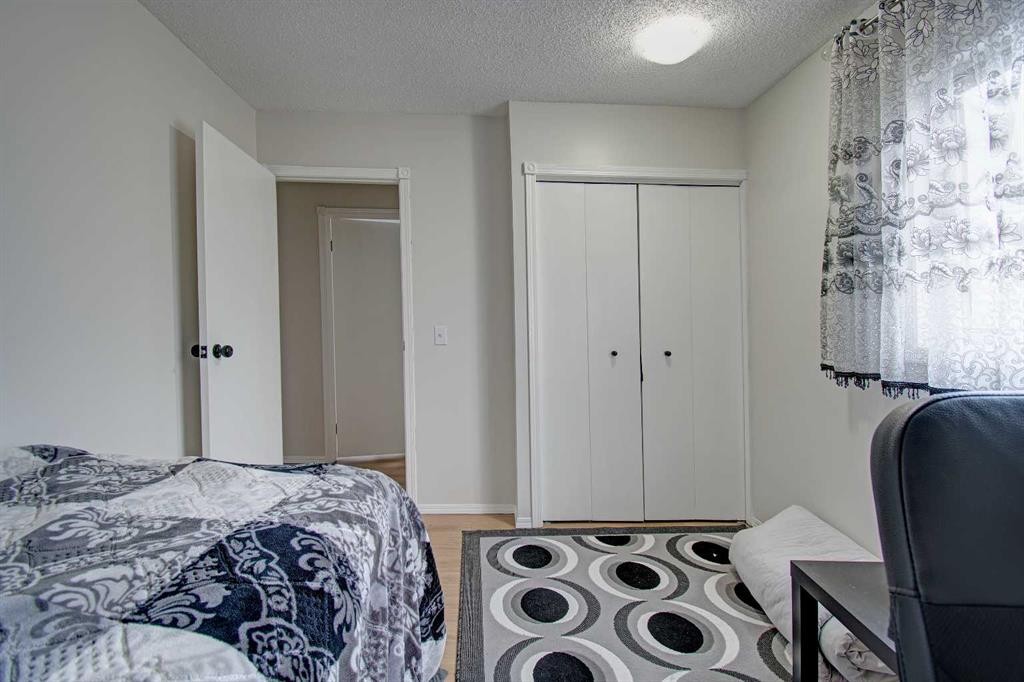 10316 Hidden Valley Drive Nw, Calgary, AB - Indoor Photo Showing Bedroom