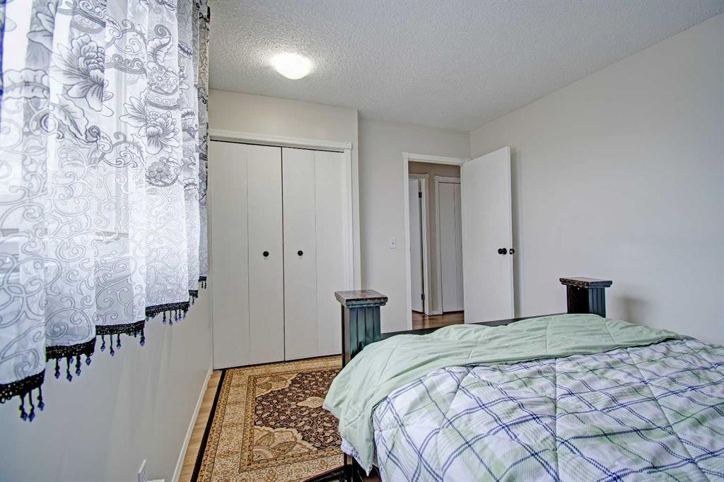 10316 Hidden Valley Drive Nw, Calgary, AB - Indoor Photo Showing Bedroom