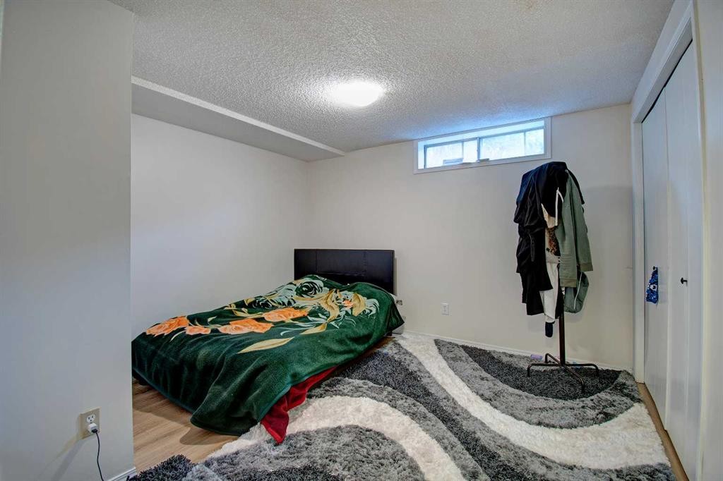 10316 Hidden Valley Drive Nw, Calgary, AB - Indoor Photo Showing Bedroom