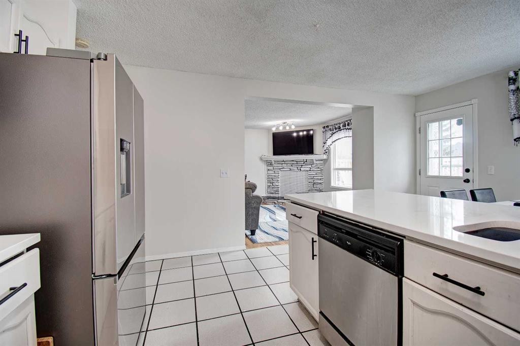 10316 Hidden Valley Drive Nw, Calgary, AB - Indoor Photo Showing Kitchen
