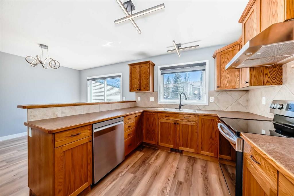 6177 Orr Drive, Red Deer, AB - Indoor Photo Showing Kitchen