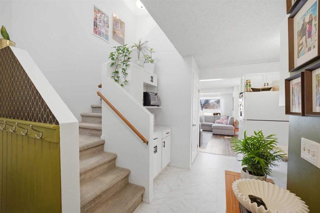 80 Martinglen Way Ne, Calgary, AB - Indoor Photo Showing Other Room