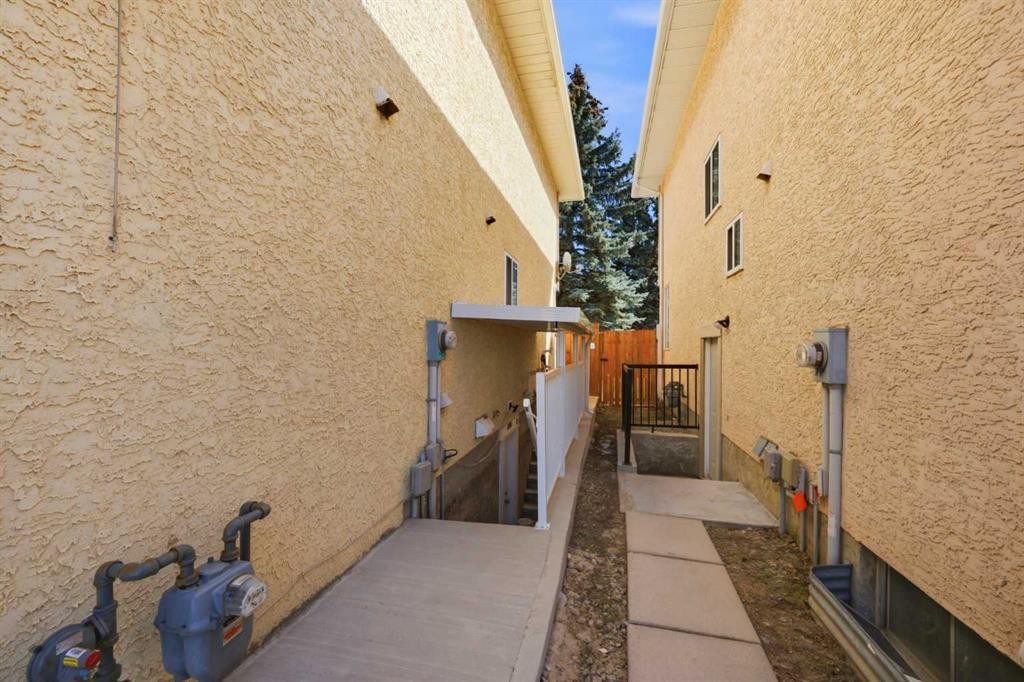 80 Martinglen Way Ne, Calgary, AB - Outdoor