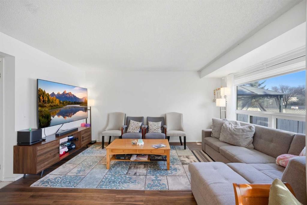 80 Martinglen Way Ne, Calgary, AB - Indoor Photo Showing Living Room