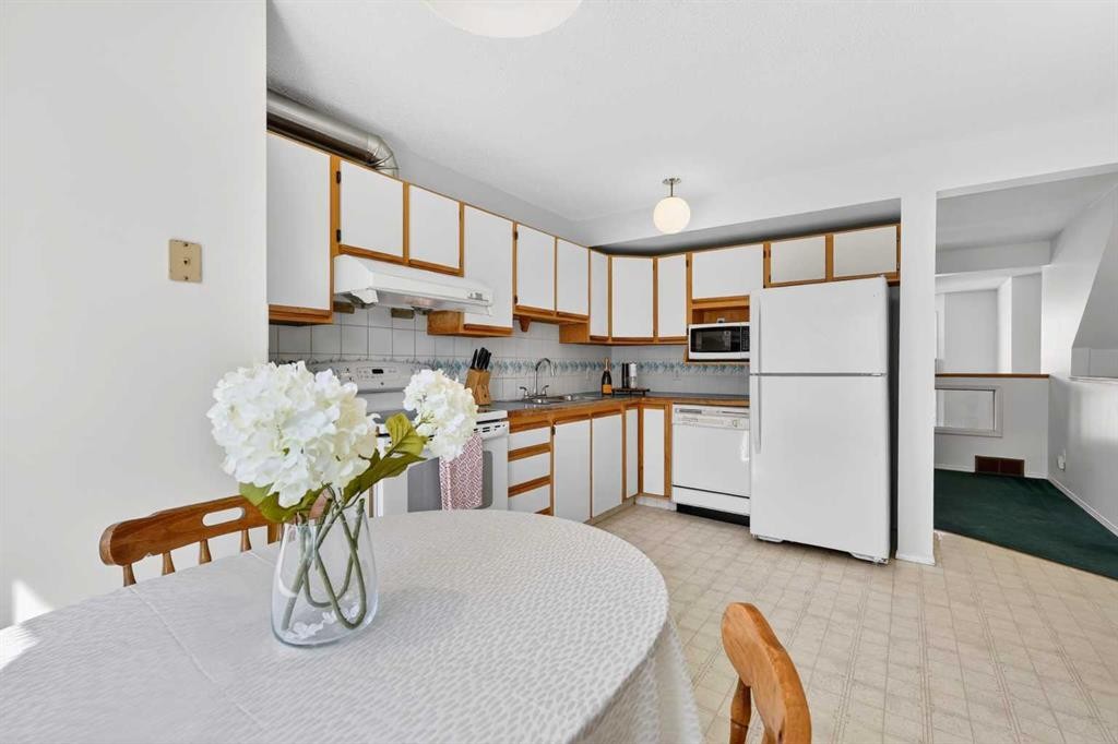 404 Hawkstone Manor Nw, Calgary, AB - Indoor