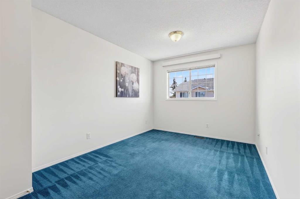 404 Hawkstone Manor Nw, Calgary, AB - Indoor Photo Showing Other Room