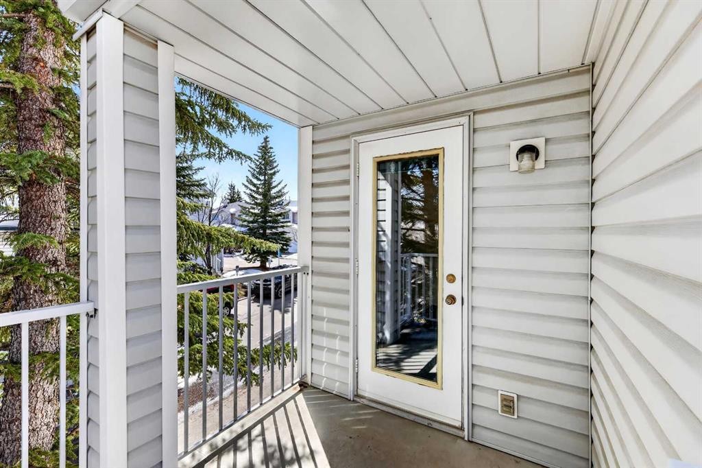 404 Hawkstone Manor Nw, Calgary, AB - Outdoor With Exterior