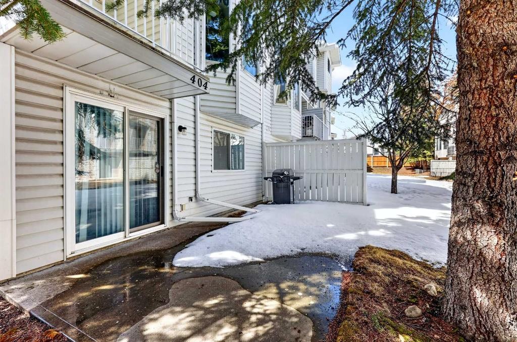 404 Hawkstone Manor Nw, Calgary, AB - Outdoor