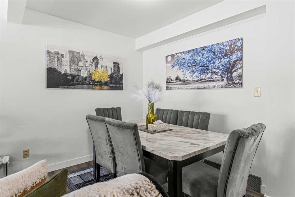118 Glacier Drive, Banff, AB - Indoor Photo Showing Dining Room