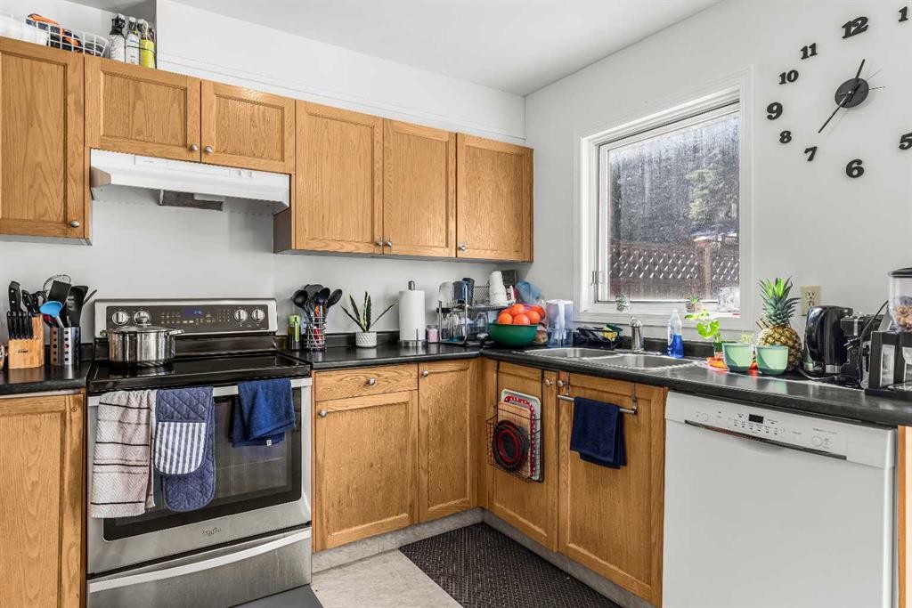 118 Glacier Drive, Banff, AB - Indoor Photo Showing Kitchen With Double Sink
