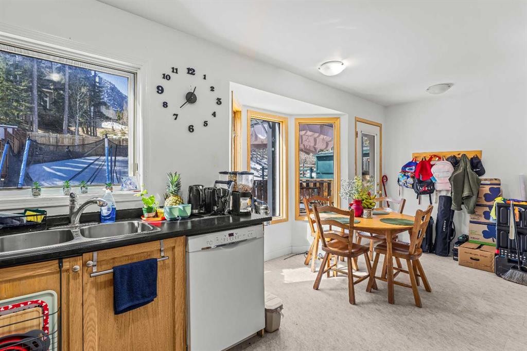 118 Glacier Drive, Banff, AB - Indoor Photo Showing Other Room