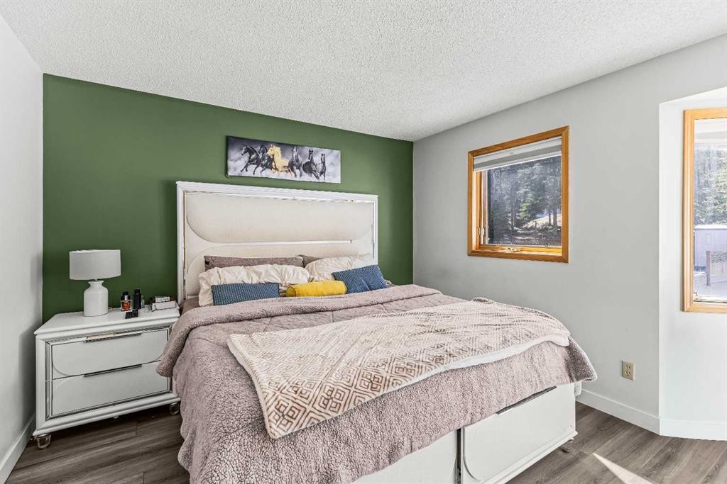 118 Glacier Drive, Banff, AB - Indoor Photo Showing Bedroom