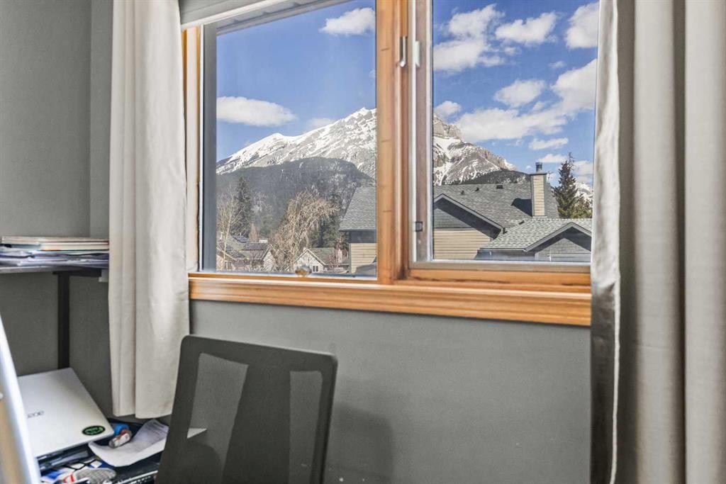 118 Glacier Drive, Banff, AB - Indoor Photo Showing Other Room