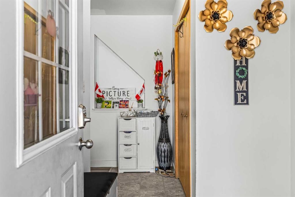 118 Glacier Drive, Banff, AB - Indoor Photo Showing Other Room