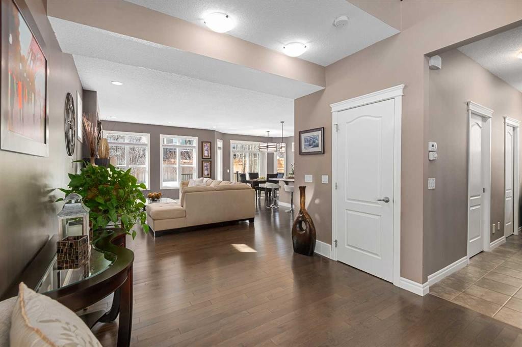 323 Nolan Hill Boulevard Nw, Calgary, AB - Indoor