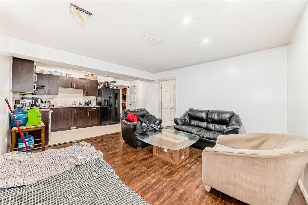 46 Saddlecrest Gardens Ne, Calgary, AB - Indoor Photo Showing Other Room