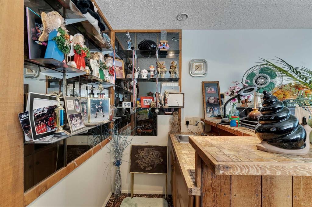 1003 Berkley Drive Nw, Calgary, AB - Indoor