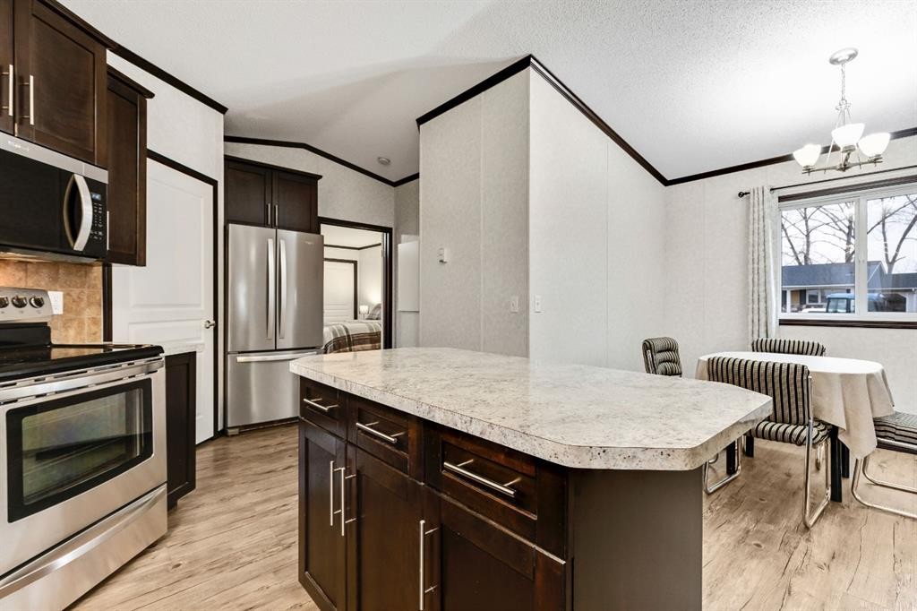 117 Range Rd 250, Mossleigh, AB - Indoor Photo Showing Kitchen