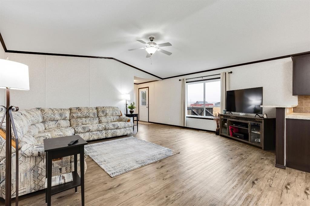 117 Range Rd 250, Mossleigh, AB - Indoor Photo Showing Living Room