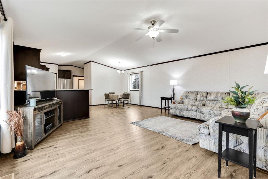 117 Range Rd 250, Mossleigh, AB - Indoor Photo Showing Living Room