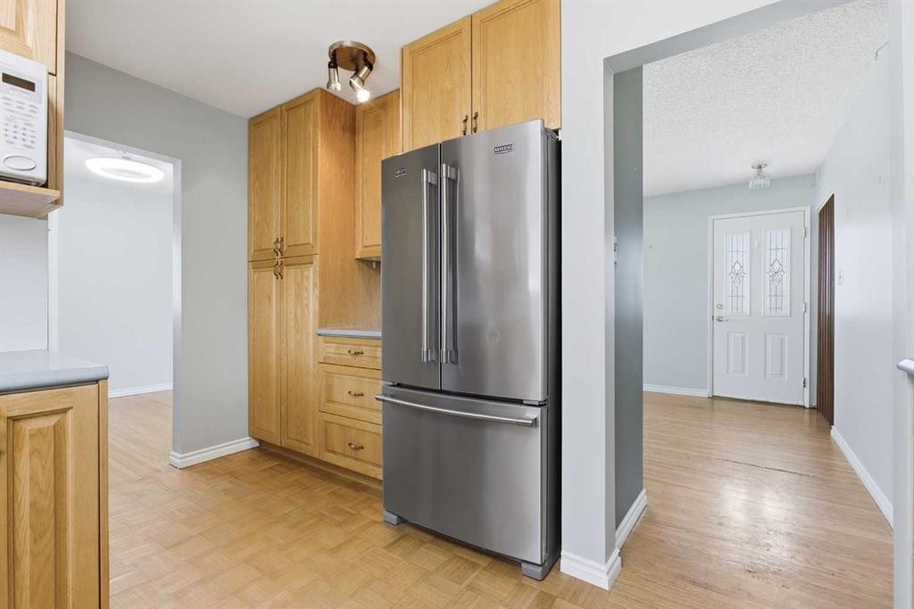 827 Forlee Drive Se, Calgary, AB - Indoor Photo Showing Other Room