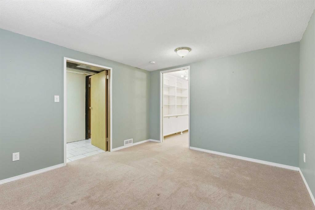 827 Forlee Drive Se, Calgary, AB - Indoor Photo Showing Other Room