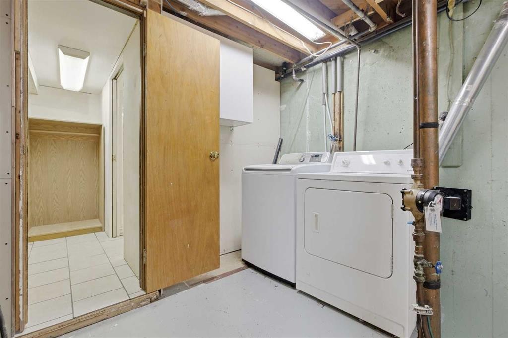 827 Forlee Drive Se, Calgary, AB - Indoor Photo Showing Laundry Room