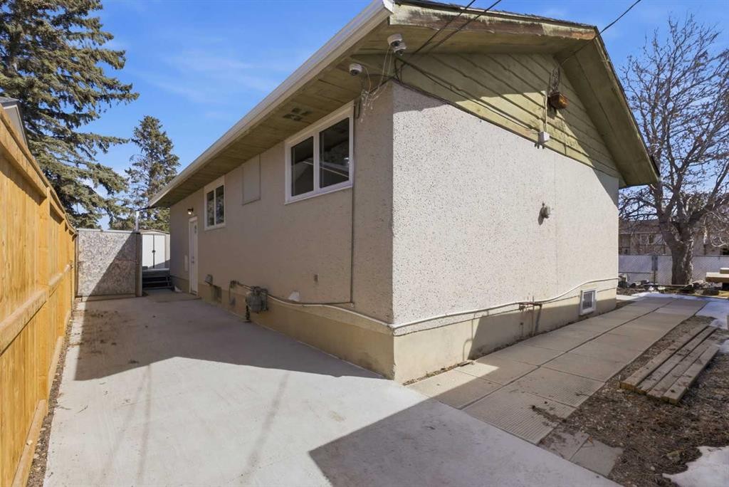827 Forlee Drive Se, Calgary, AB - Outdoor With Exterior