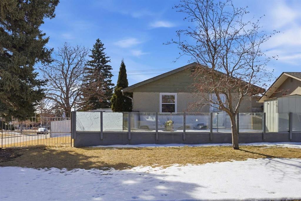 827 Forlee Drive Se, Calgary, AB - Outdoor