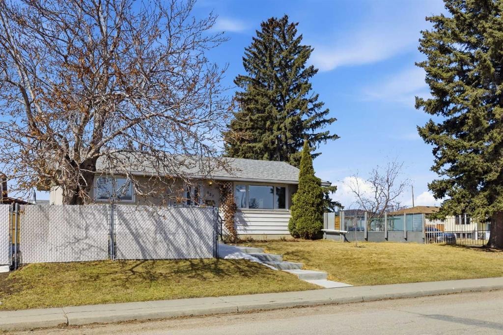 827 Forlee Drive Se, Calgary, AB - Outdoor
