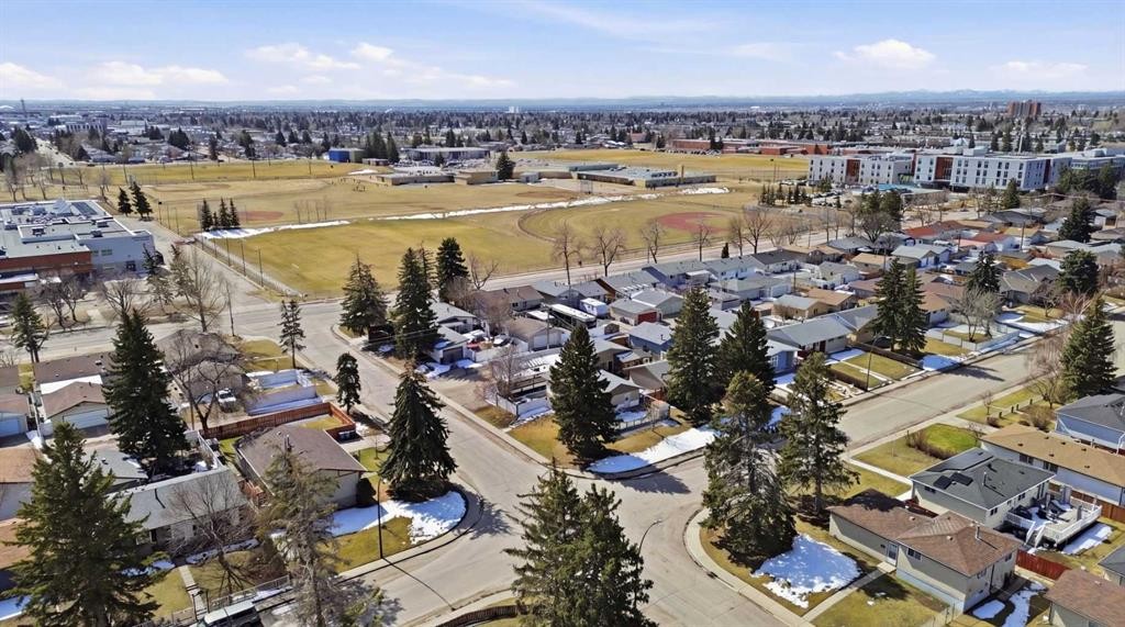 827 Forlee Drive Se, Calgary, AB - Outdoor With View