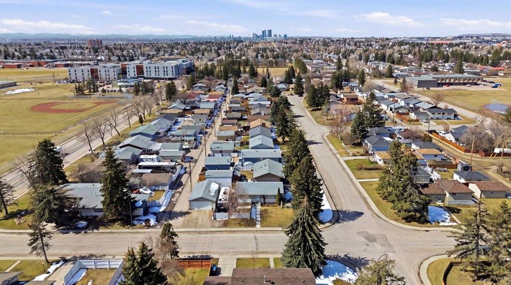 827 Forlee Drive Se, Calgary, AB - Outdoor With View