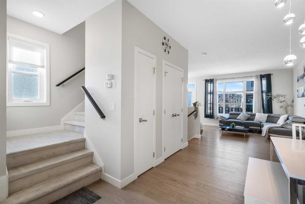 960 Walden Drive Se, Calgary, AB - Indoor