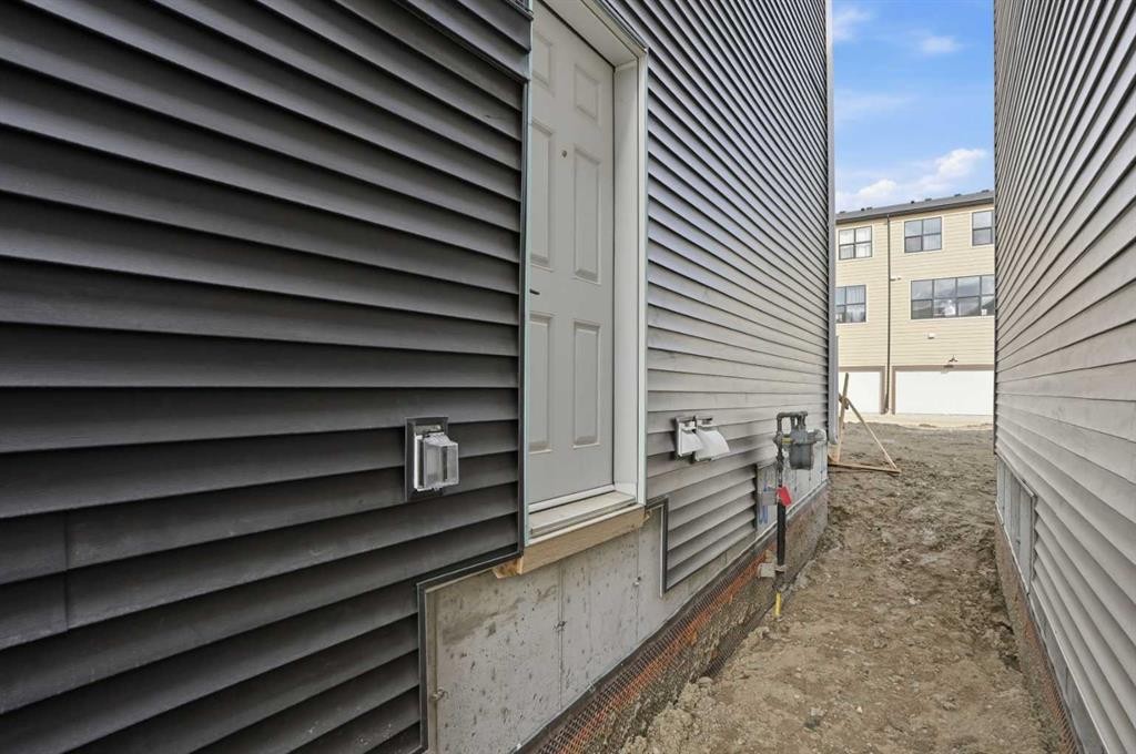 72 Buffaloberry Manor Se, Calgary, AB - Outdoor