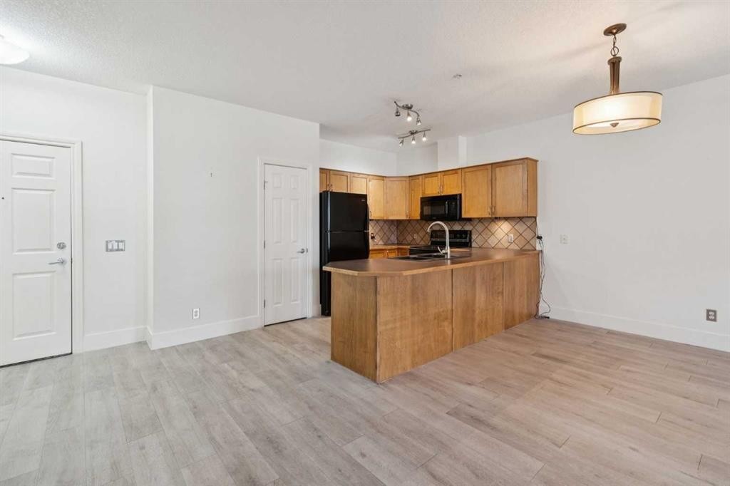 106-3650 Marda Link Sw, Calgary, AB - Indoor Photo Showing Kitchen With Double Sink