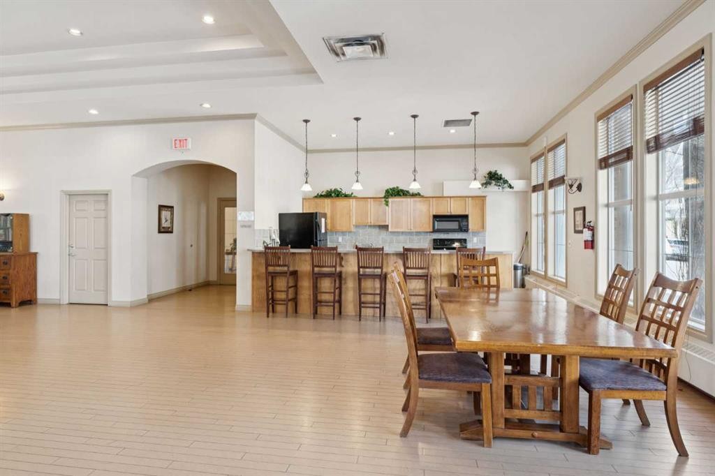 106-3650 Marda Link Sw, Calgary, AB - Indoor Photo Showing Dining Room
