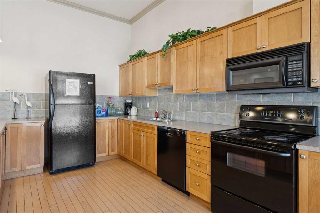 106-3650 Marda Link Sw, Calgary, AB - Indoor Photo Showing Kitchen