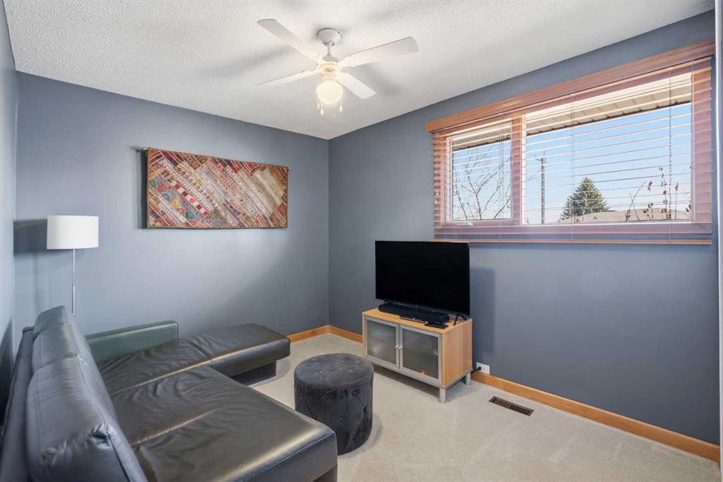 948 Canaveral Crescent Sw, Calgary, AB - Indoor